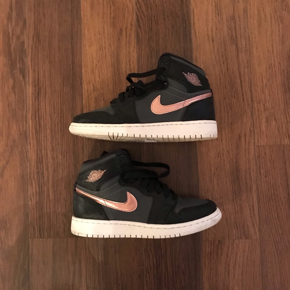 Air Jordan 1 Retro High ‘Black Metallic Red Bronze’